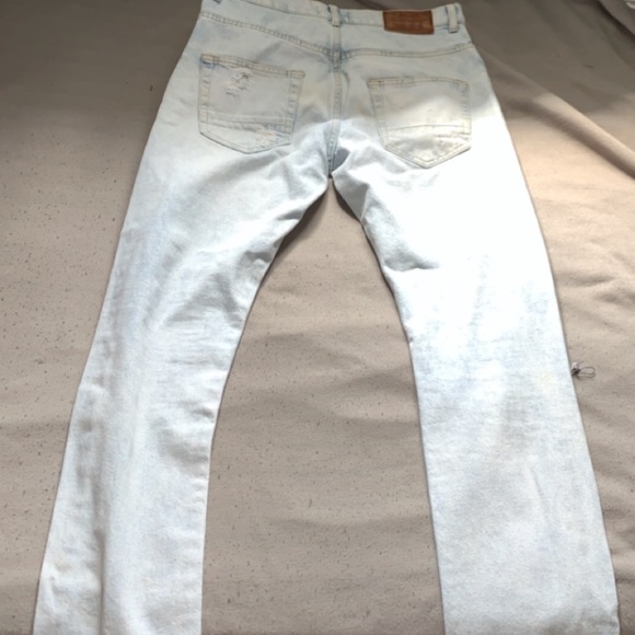 White Distressed, patches Zara jeans - Picture 2 of 2